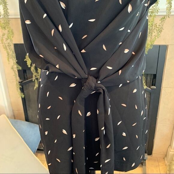 Lush tie waist black print sleeveless top - Picture 3 of 8